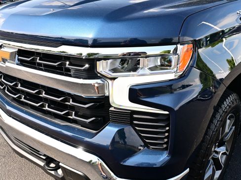 Used 2023 Chevrolet Silverado 1500 LT AWD/4WD image 13