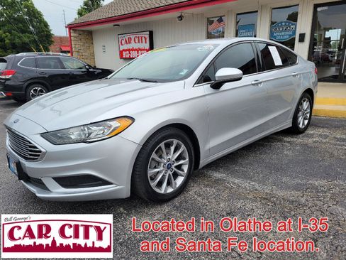 Used 2017 Ford Fusion SE w/ Fusion SE Technology Package FWD image 1
