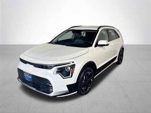 Certified 2023 Kia Niro Wind w/ Wind Preserve Package FWD image 2