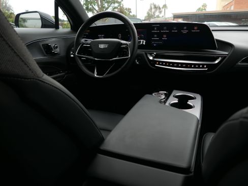 Certified 2024 Cadillac Lyriq Tech RWD image 28