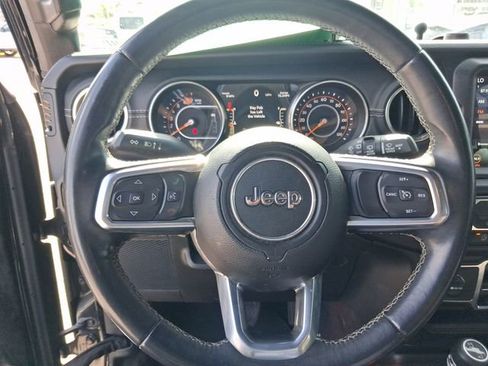 Used 2019 Jeep Wrangler Unlimited Sahara AWD/4WD image 15