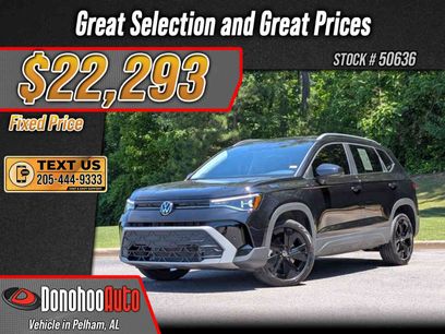 Used 2025 Volkswagen Taos SE w/ Panoramic Sunroof Package