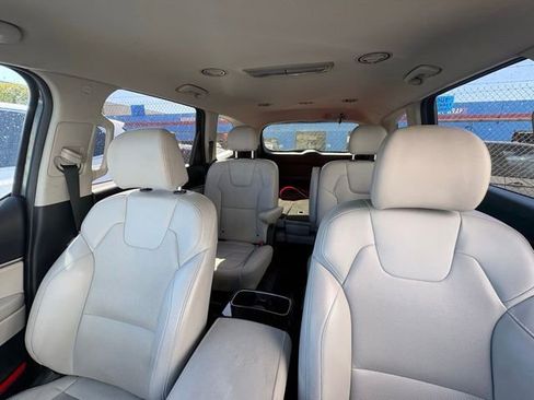 Used 2023 Kia Telluride S image 15