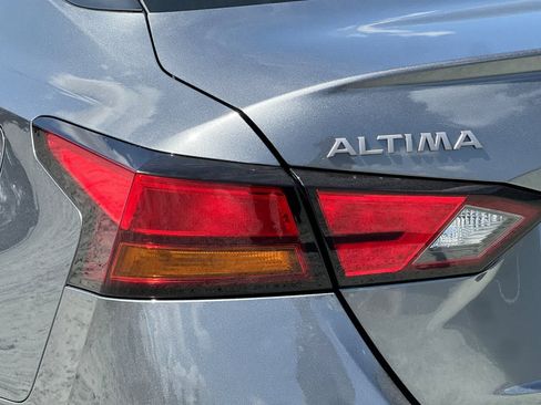 Used 2025 Nissan Altima 2.5 SV FWD image 33