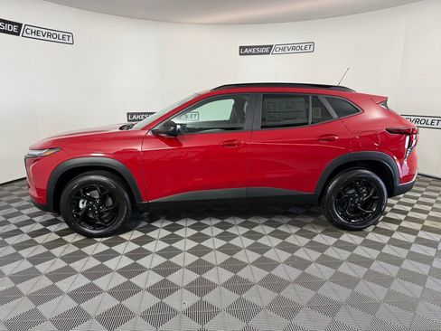 New 2026 Chevrolet Trax LT w/ Midnight Edition FWD image 3