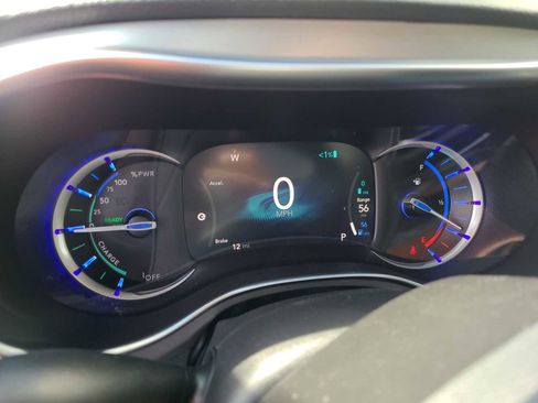 New 2023 Chrysler Pacifica Limited w/ Uconnect Theater Family Group image 23