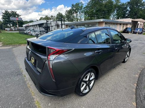Used 2017 Toyota Prius Three Touring FWD image 5