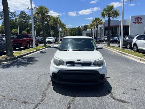 Used 2017 Kia Soul FWD image 3