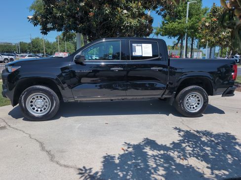 Used 2025 Chevrolet Colorado W/T AWD/4WD image 7