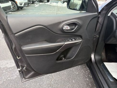 Certified 2019 Jeep Cherokee Limited image 13