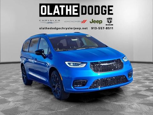 New 2026 Chrysler Pacifica Limited image 29