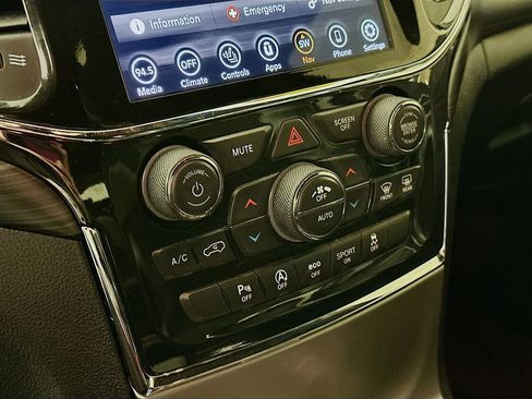 Certified 2022 Jeep Grand Cherokee Laredo X image 26