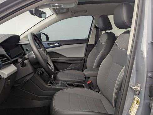 Used 2023 Volkswagen Taos SE w/ Panoramic Sunroof Package FWD image 12