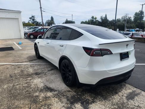 Used 2021 Tesla Model Y Performance AWD/4WD image 2