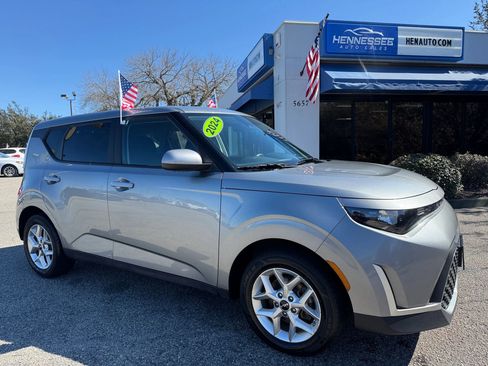 Used 2024 Kia Soul LX w/ Option Group 015 image 9