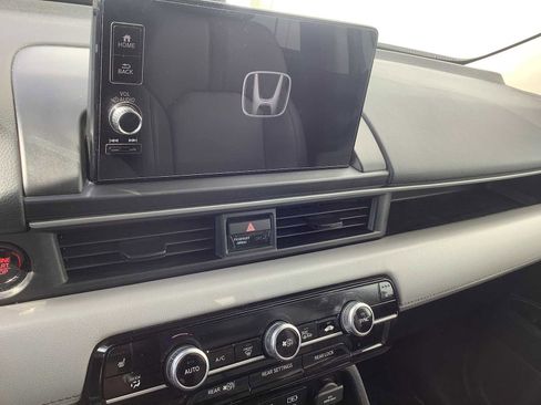 Used 2025 Honda Pilot EX-L image 16