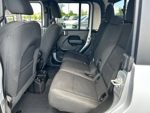 Used 2023 Jeep Gladiator Sport AWD/4WD image 21