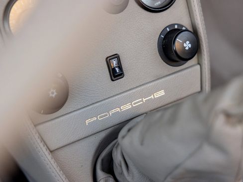 Used 1989 Porsche 911 Carrera RWD image 19