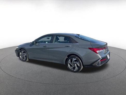 Used 2025 Hyundai Elantra Limited image 10