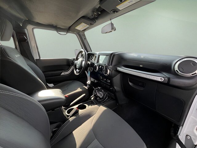 Used 2018 Jeep Wrangler Unlimited Sahara w/ Max Tow Package AWD/4WD image 32