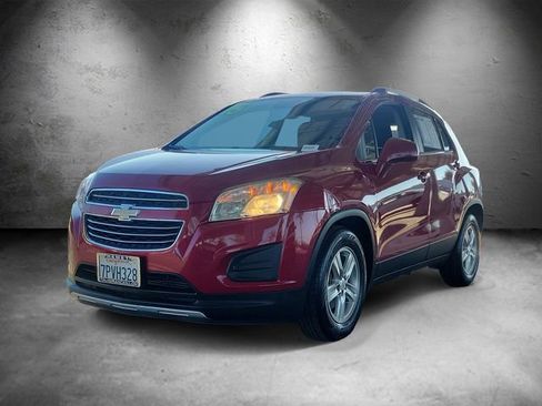 Used 2015 Chevrolet Trax LT w/ LT Sun and Sound Package FWD image 5