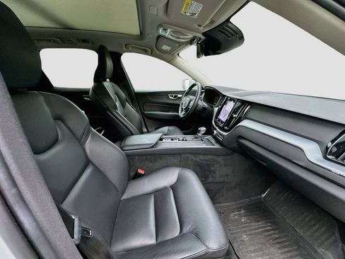 Used 2021 Volvo XC60 T5 Momentum w/ Protection Package Premier FWD image 29