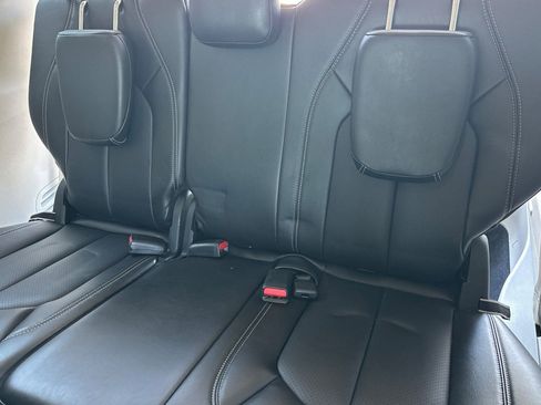 Used 2024 Chrysler Pacifica Limited FWD image 14