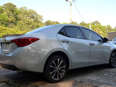 Used 2017 Toyota Corolla SE w/ SE Premium Package FWD image 6