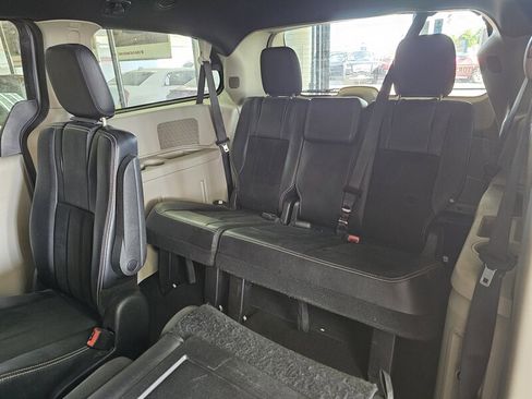 Used 2019 Dodge Grand Caravan SXT image 23
