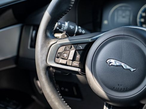 Used 2018 Jaguar XF Prestige image 20