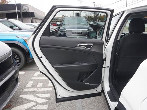 Used 2023 Kia Sportage LX image 23