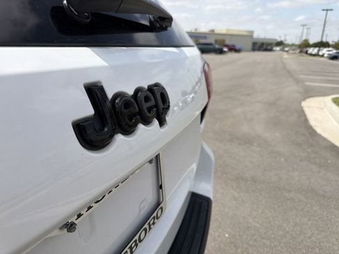 Used 2019 Jeep Grand Cherokee Altitude image 37