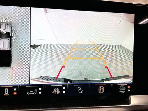 Used 2024 GMC Sierra 3500 SLT w/ SLT Premium Package image 29