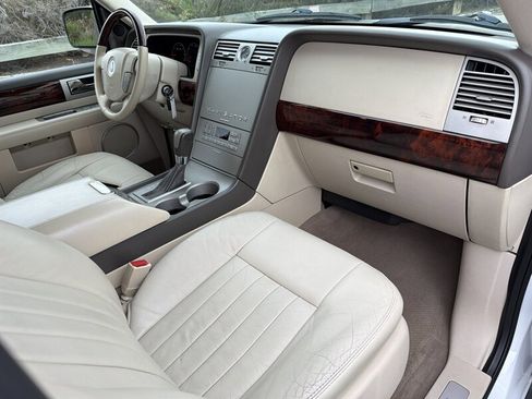 Used 2004 Lincoln Navigator Luxury image 22