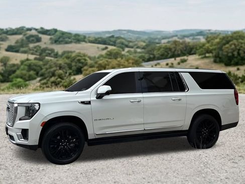 Used 2023 GMC Yukon XL Denali w/ Denali Reserve Package RWD image 4