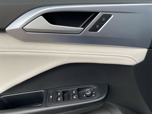 New 2025 Volkswagen Taos SE image 17