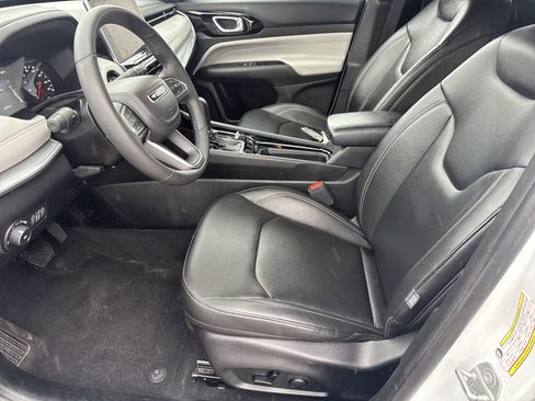 Used 2025 Jeep Compass Limited AWD/4WD image 5
