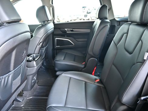 Used 2025 Kia Telluride S AWD/4WD image 15