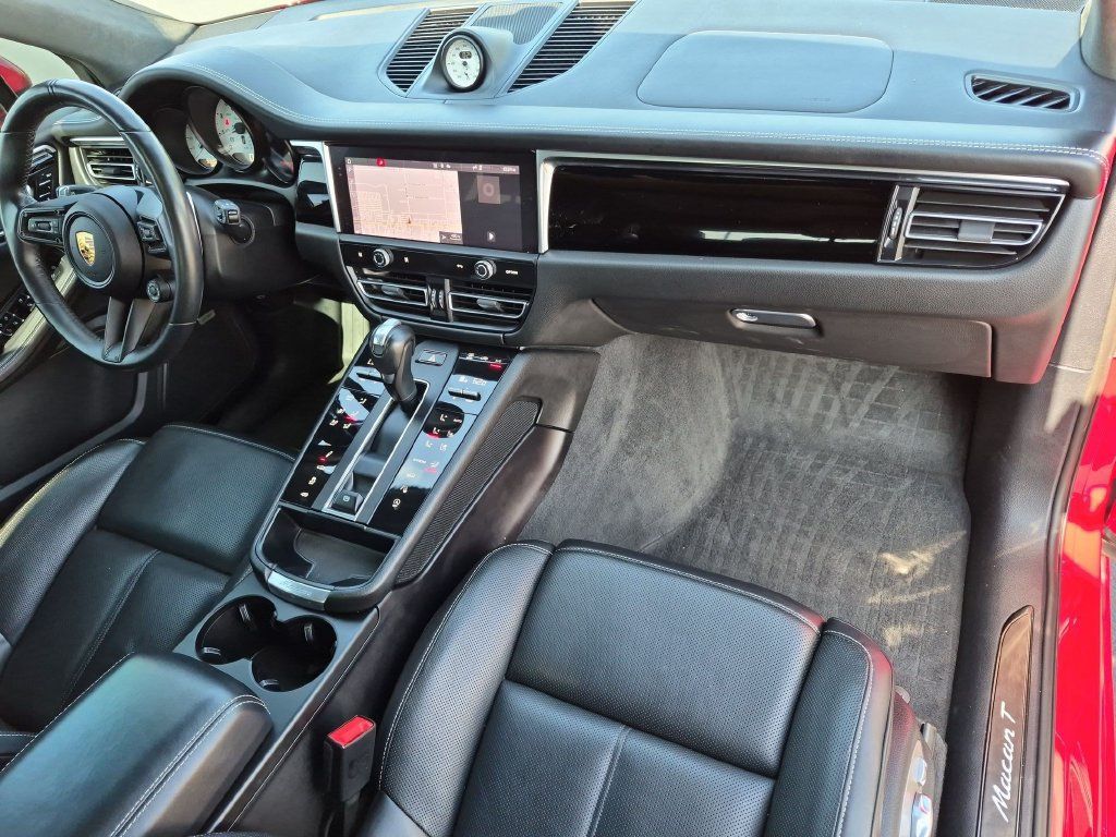 Used 2023 Porsche Macan Turbo AWD/4WD image 30