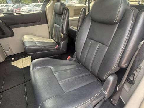 Used 2010 Chrysler Town & Country Touring Plus FWD image 17