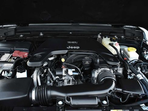 Used 2020 Jeep Wrangler Unlimited Sahara image 28