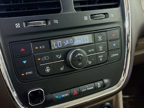 Used 2013 Chrysler Town & Country Limited w/ Luxury Group FWD image 18