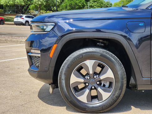 Used 2023 Jeep Grand Cherokee 4WD 4xe w/ Luxury Tech Group II image 8