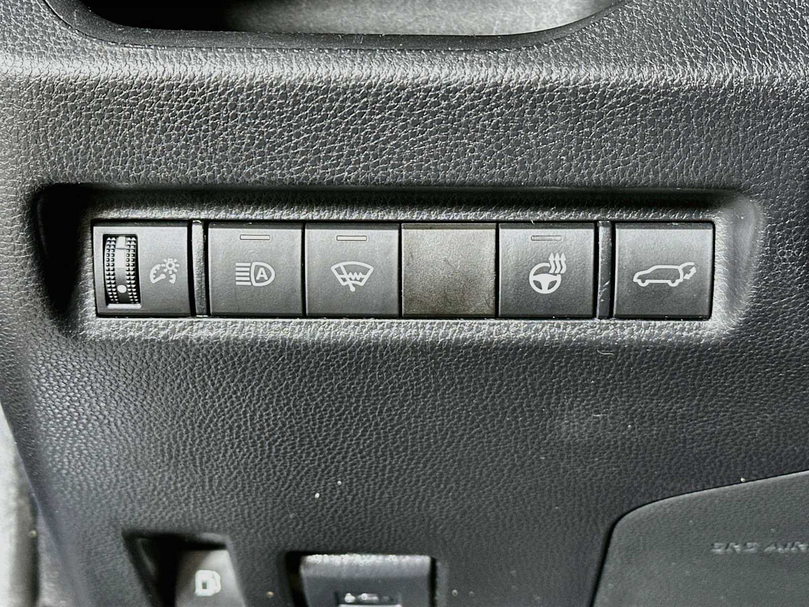 Used 2022 Toyota RAV4 SE w/ Convenience Package AWD/4WD image 10