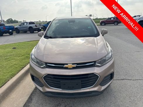 Used 2019 Chevrolet Trax LS FWD image 2