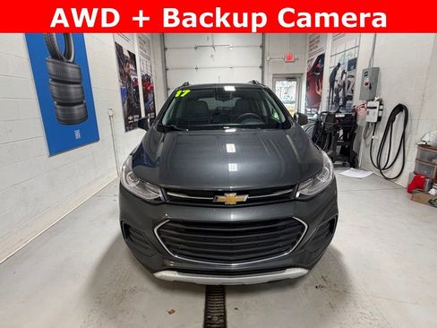 Used 2017 Chevrolet Trax LT w/ LT Convenience Package image 2