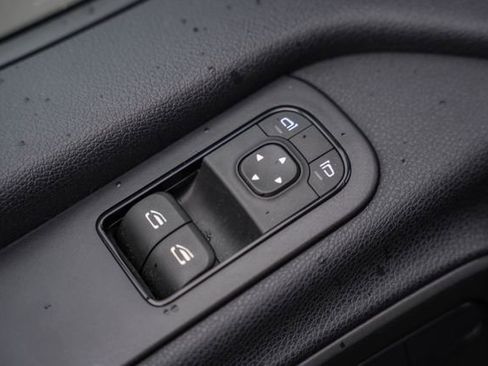 Used 2024 Mercedes-Benz Sprinter 2500 image 33