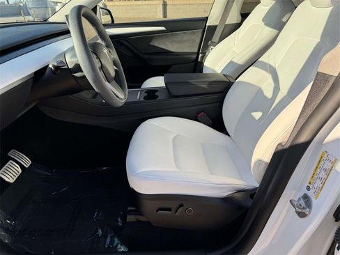 Used 2023 Tesla Model Y Performance image 18