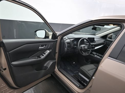 Used 2025 Nissan Rogue SV image 18