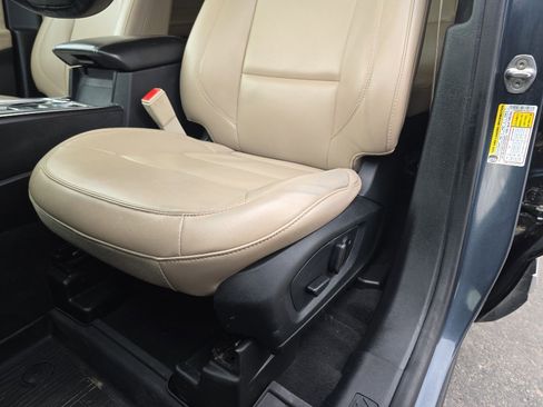 Used 2022 Ford Explorer XLT w/ Equipment Group 202A image 13